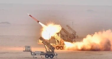 الكويت: إصابة 3 من عناصر بالقوات المسلحة بشظايا المسيرات فى قاعدة على السالم