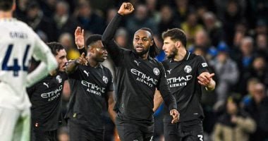 ليدز ضد مان سيتي.. السيتزينز يتفوق بهدف سيمينيو في الشوط الأول