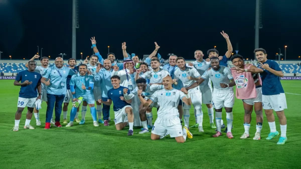 صراع الهروب: الأخدود يسحق النجمة 3-2 في مباراة مثيرة - النجمة في القاع والأخدود يلقي بطوق النجاة!