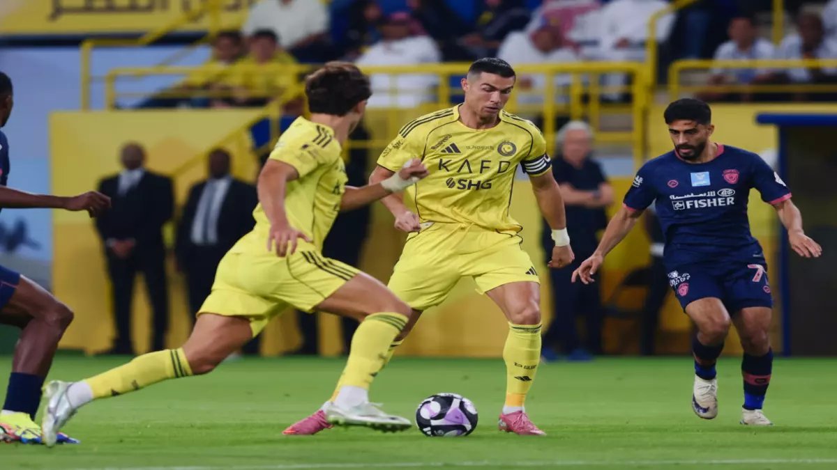 صادم: رونالدو يهدر ركلة جزاء ثم يقود النصر لريمونتادا تاريخية تهدي الصدارة في دراما مجنونة!