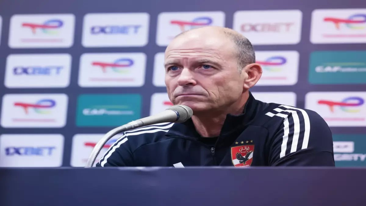 عاجل: نجم الأهلي السابق يفجر مفاجأة صادمة عن توروب... "جاي يتشمس في النادي"!