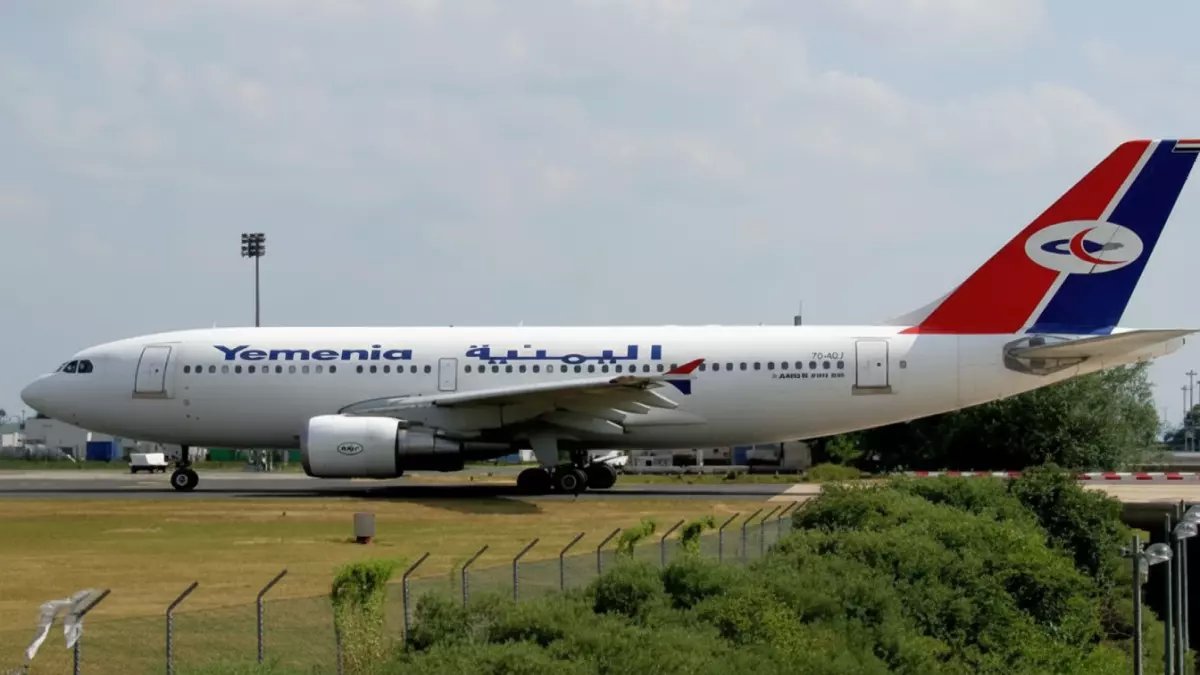 عاجل: الحوثيون يحتجزون 11 موظفاً ويستولون على 100 مليون دولار من أموال الطيران اليمني!