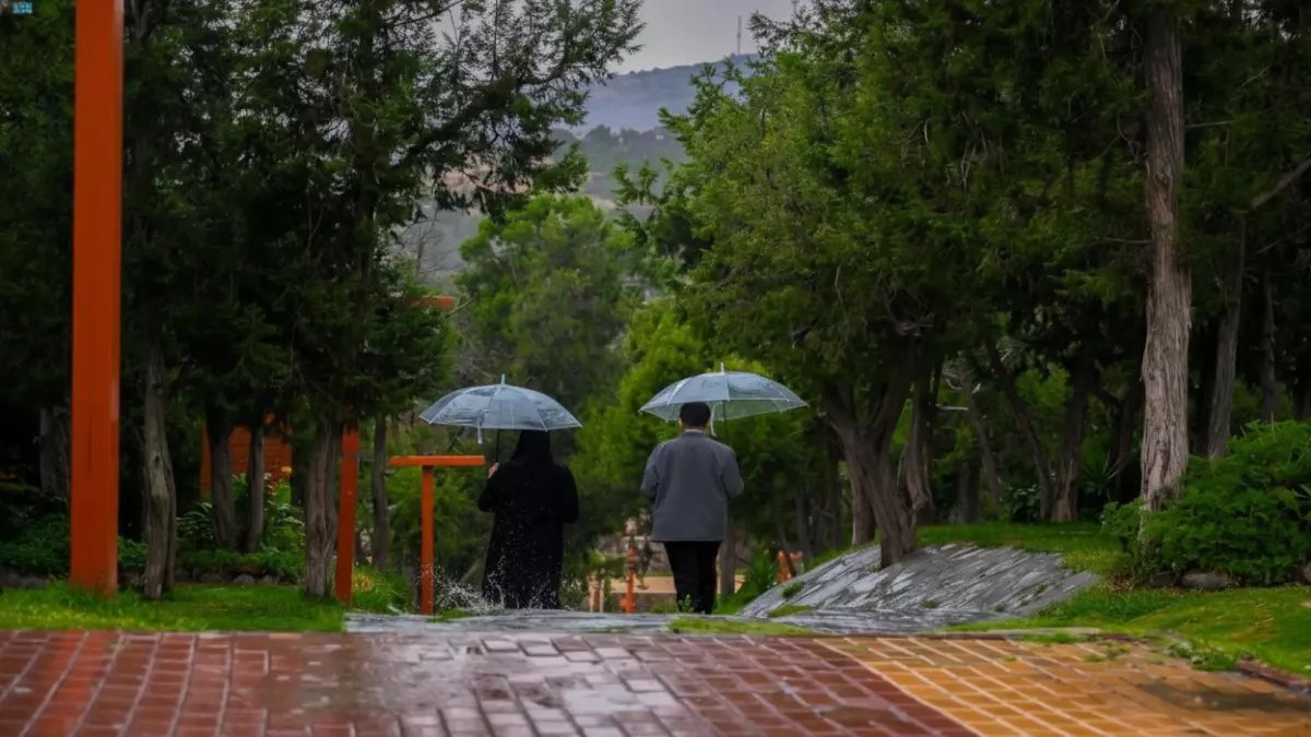 عاجل: عاصفة ترابية تضرب 6 مناطق سعودية وتحذيرات من انعدام الرؤية... والأمطار قادمة!