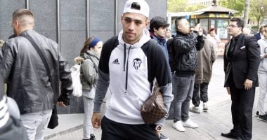 المغربى منير الحدادي يواجه أزمة فى إيران بعد الضربات العسكرية