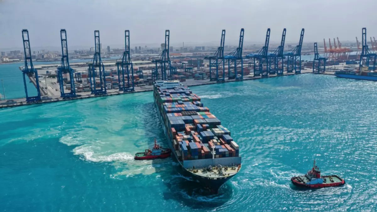 عاجل: طفرة تاريخية في الصادرات السعودية… ارتفاع صادم 43% يحطم التوقعات!