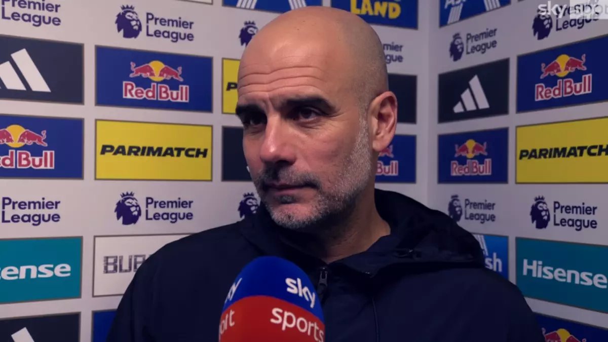 صادم: جماهير ليدز تستهجن إفطار اللاعبين المسلمين في الدوري الإنجليزي… جوارديولا يرد بقوة ويوجه رسالة مهينة: "هذا هو الواقع الذي نواجهه!"