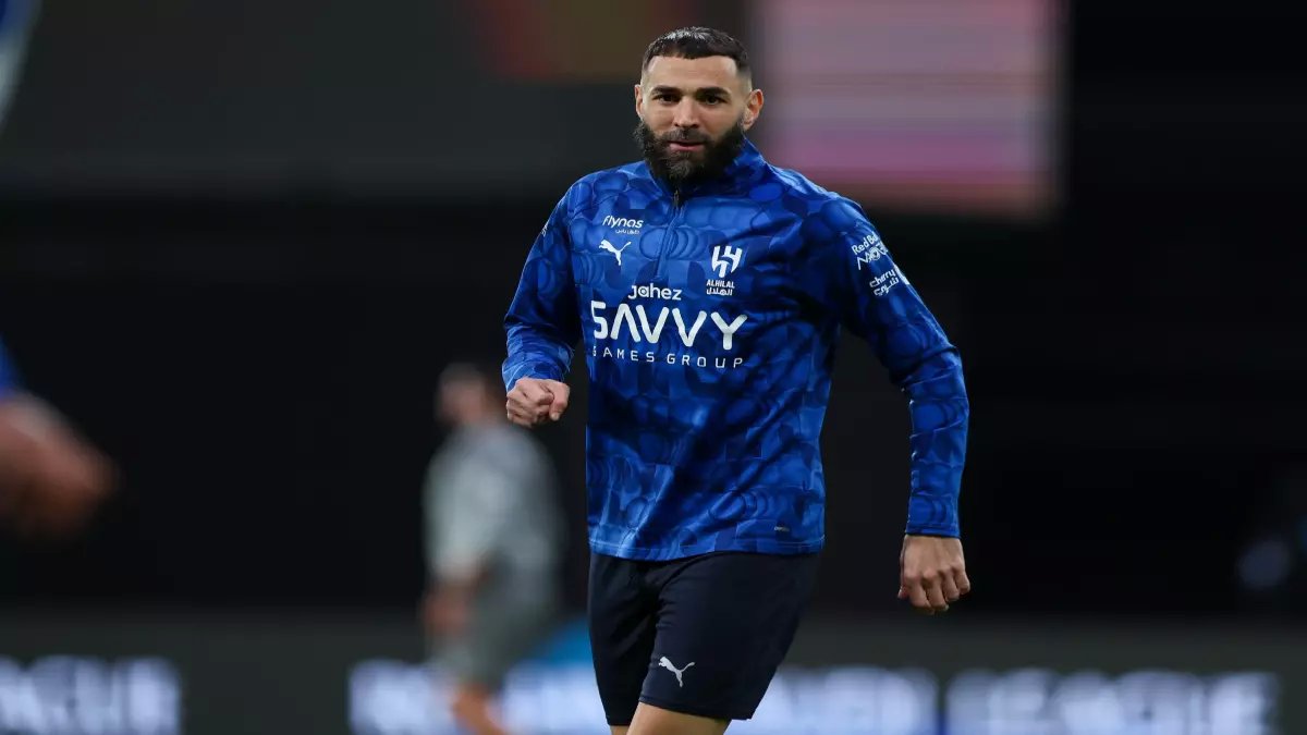 فضيحة كروية.. بنزيما ينوي الاعتزال بسبب موقف مهين مع نجوم وإدارة الهلال! (تفاصيل حصرية)