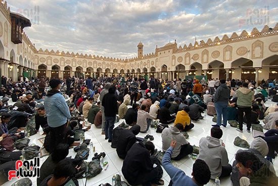 مائدةَ الإفطار بصحن الجامع الأزهر (5)