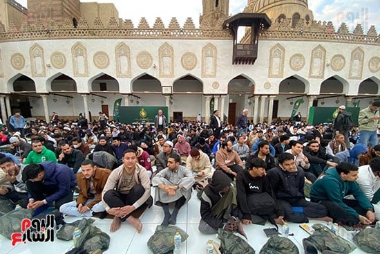 مائدةَ الإفطار بصحن الجامع الأزهر (13)