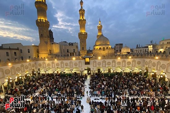 مائدةَ الإفطار بصحن الجامع الأزهر (15)