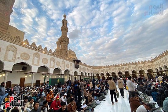 مائدةَ الإفطار بصحن الجامع الأزهر (7)