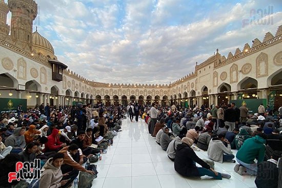 مائدةَ الإفطار بصحن الجامع الأزهر (10)