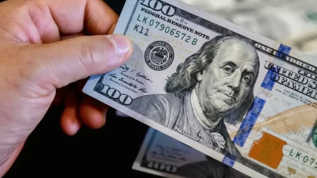 عاجل: فوضى الدولار في البنوك المصرية اليوم - فروقات صادمة تصل لـ90 قرشاً والمواطنون في حيرة!