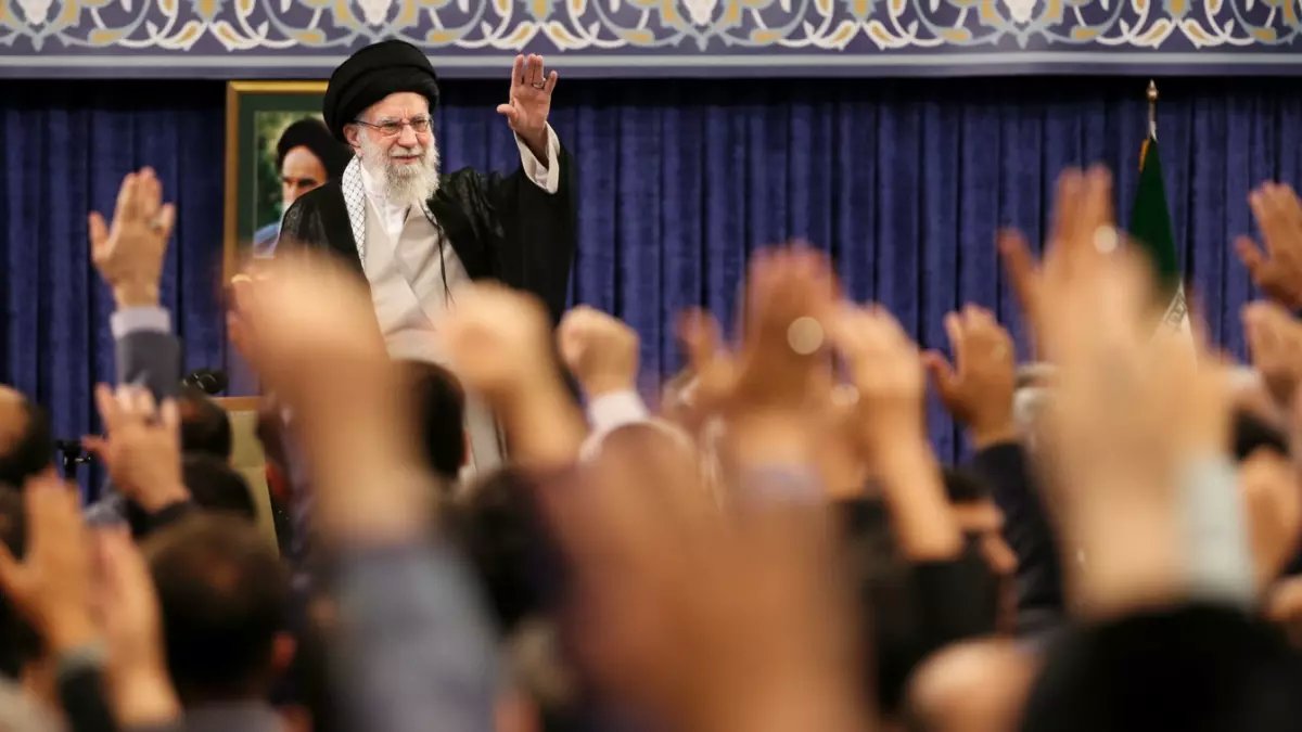 عاجل: السيناريو المرعب بعد مقتل خامنئي... هؤلاء المتنافسون على عرش إيران والحرس الثوري يستعد للانقلاب!