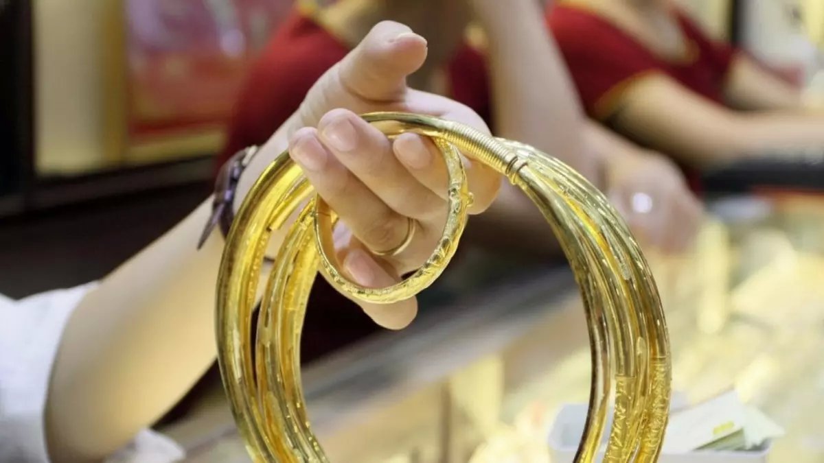 عاجل: انفجار أسعار الذهب في فيتنام بـ 1.6 مليون دونغ خلال يوم واحد - هل تستثمر الآن؟