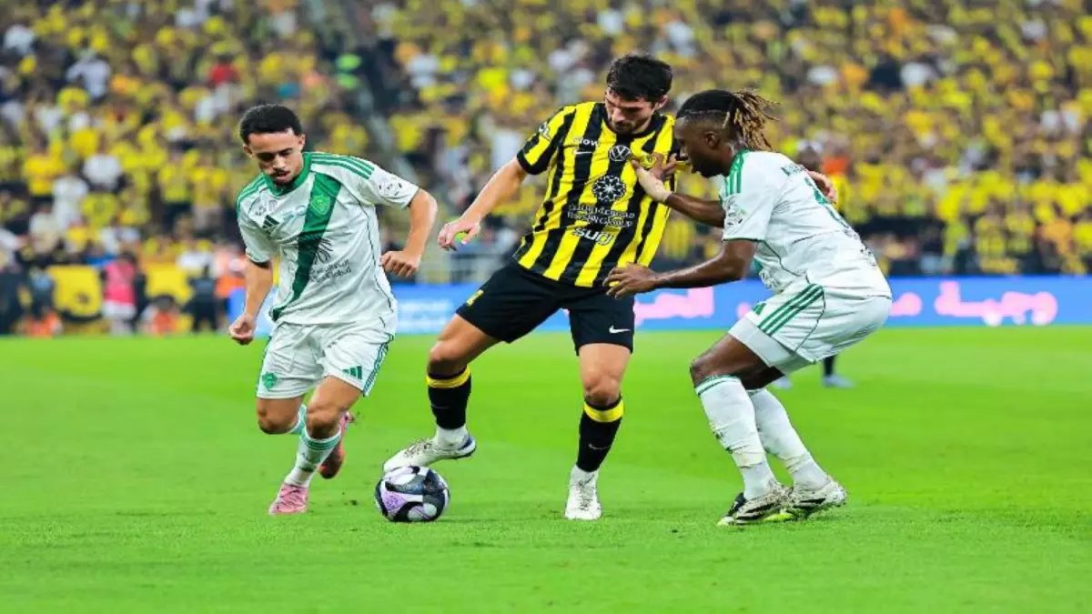 عاجل: كارثة الهلال تتفاقم… 7 نجوم مصابون وإنزاجي يتخذ قراراً مثيراً للجدل!