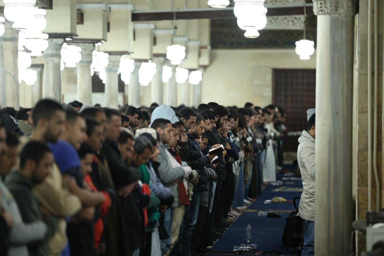 المصلون فى صلاة التراويح بالجامع الأزهر المصلون فى صلاة التراويح بالجامع الأزهر