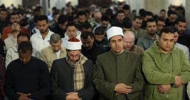 السكينة فى زحمة المدينة.. مشاهد الخشوع والهدوء أثناء صلاة التراويح بالجامع الأزهر