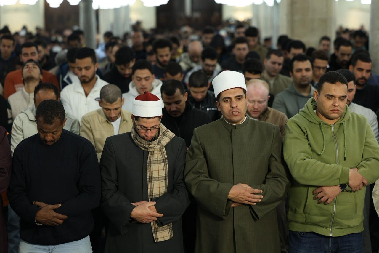 صلاة التراويح داخل الجامع الأزهر صلاة التراويح داخل الجامع الأزهر