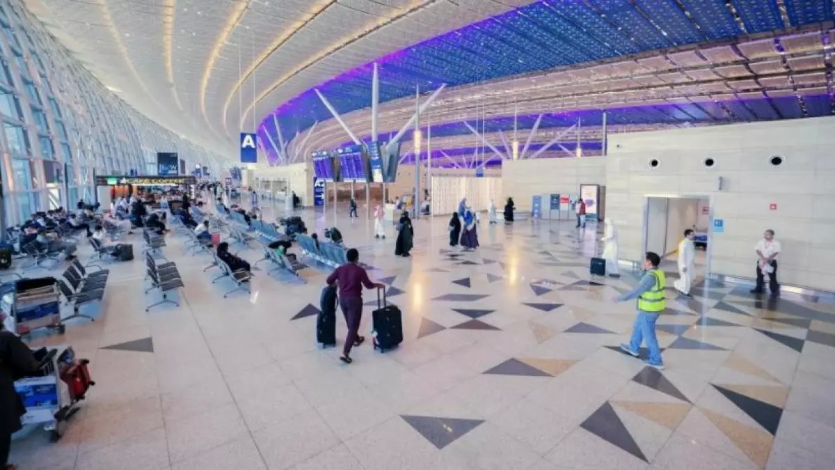 عاجل: السعودية تطلق خطة إنقاذ عاجلة للعالقين في مطاراتها... رقم موحد للمساعدة الفورية!