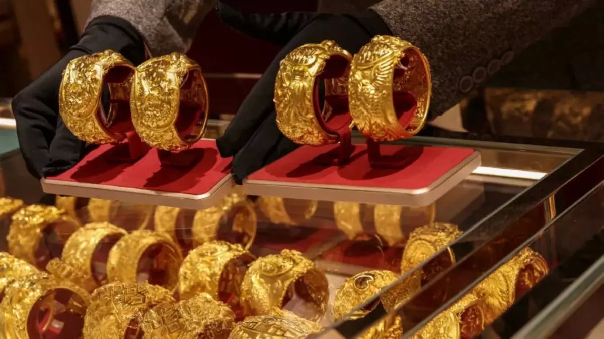 عاجل: مفاجأة صادمة في أسعار الذهب اليوم… الجرام يحلق لـ 8600 جنيه - هل تبيع أم تشتري؟