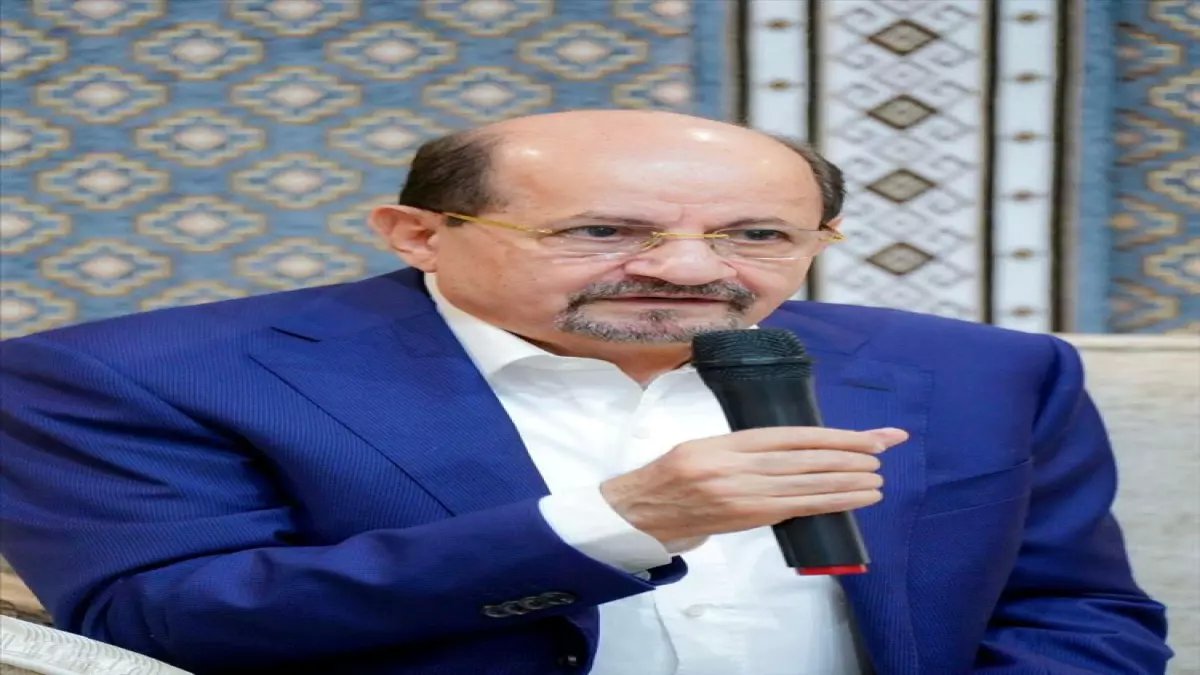 تعزية مؤثرة: أمين عام التواهي يواسي موظف الاستئناف بعد وفاة والدته إثر جلطة دماغية