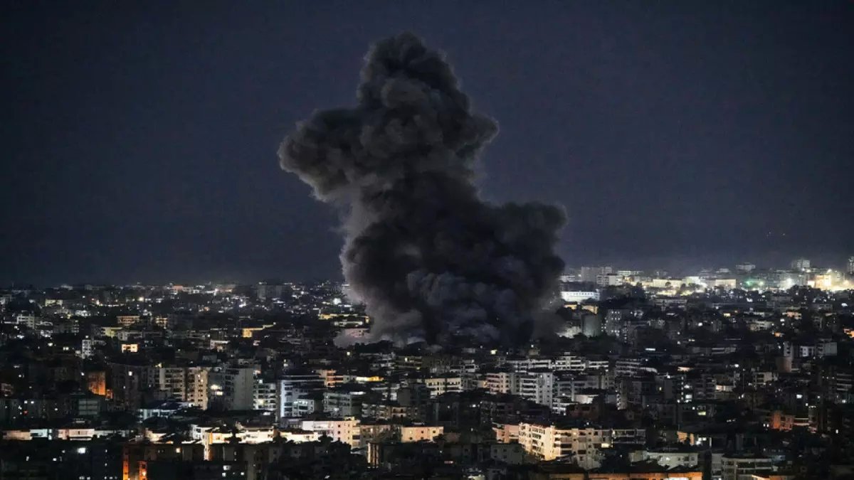 عاجل: مسيّرتان تضربان السفارة الأمريكية بالرياض وترامب يهدد بـ"الرد المدمر" - تفاصيل صادمة!