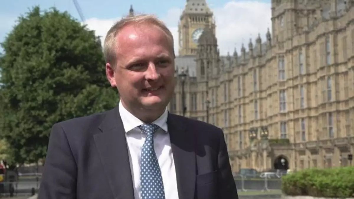 حصري: العاصفة تكشف غابة عمرها 8 آلاف سنة في بريطانيا… كنوز الأسطورة 'أتلانتس الويلزية' تظهر فجأة!