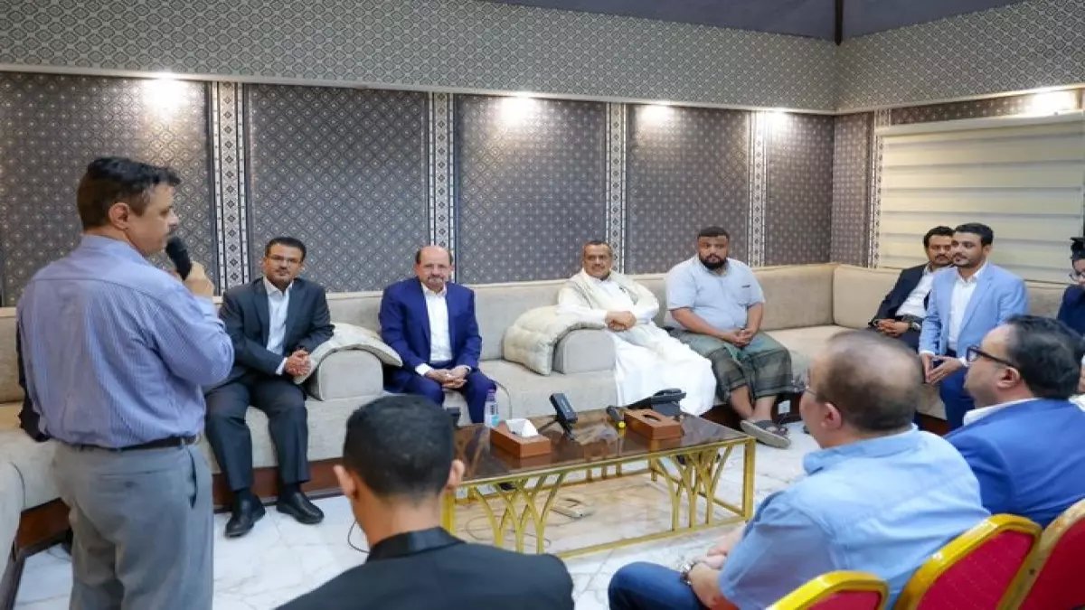 عاجل: الحكومة تعلن إنشاء محاكم خاصة لمحاسبة الفاسدين فوراً... والمفاجأة في الحماية المقررة للمبلغين!