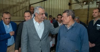 وزير الإنتاج الحربى يتفقد شركتى حلوان للصناعات الهندسية وحلوان للمسبوكات
