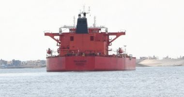 صور ترصد انتظام حركة الملاحة فى قناة السويس وعبور 56 سفينة اليوم