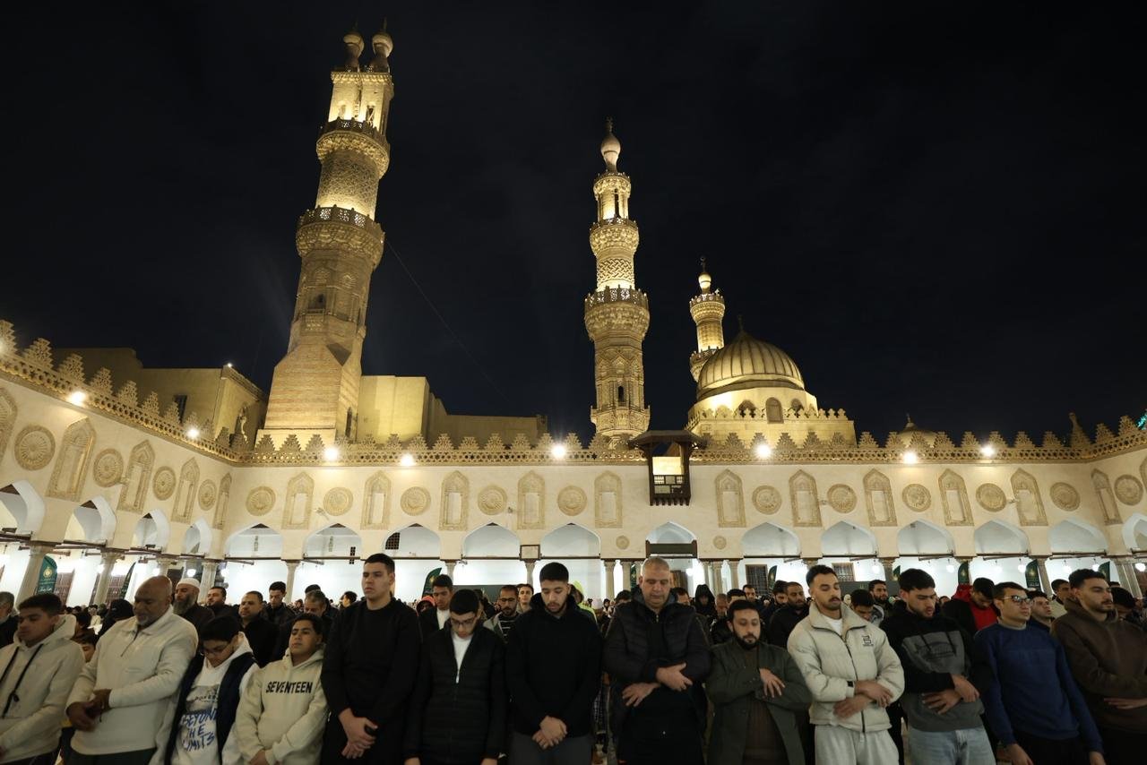 العشاء والتراويح فى الليلة الثالثة عشرة من رمضان فى الجامع الأزهر العشاء والتراويح فى الليلة الثالثة عشرة من رمضان فى الجامع الأزهر
