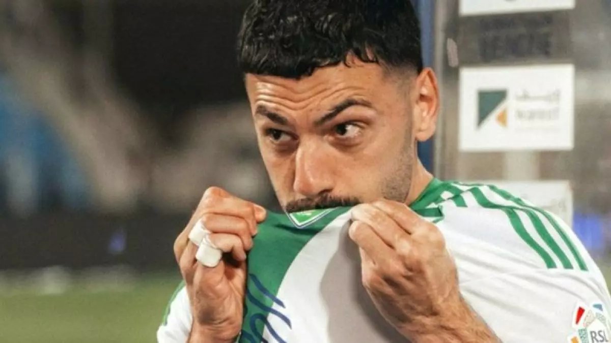 عاجل: إصابة ديميرال تهز الأهلي قبل ديربي جدة الناري... هل يفقد الوصافة؟