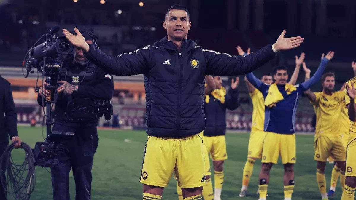 عاجل: العنقري يصدم الجماهير - الحمدان أفضل من رونالدو في هذا الأمر!