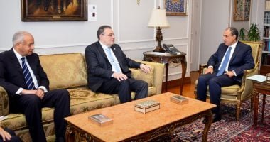وزير الخارجية يستقبل رئيس الجهاز المركزى للتنظيم والإدارة