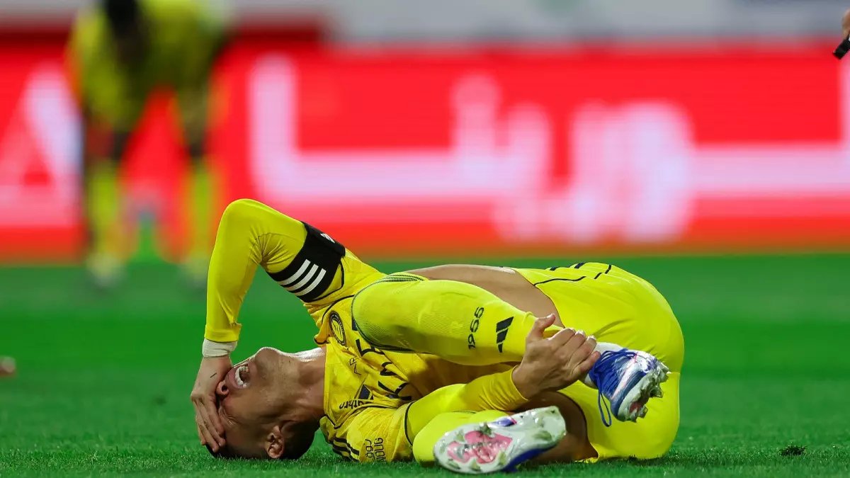 عاجل: كريستيانو رونالدو (41 عاماً) يسابق الزمن قبل كأس العالم - هل تنهي الإصابة حلم الـ 1000 هدف؟