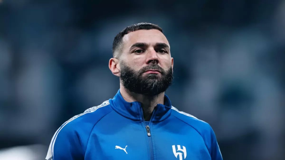 عاجل: قرار صادم حول بنزيما قبل مواجهة النجمة… والهلال يفقد نجومه في أخطر اختبار!