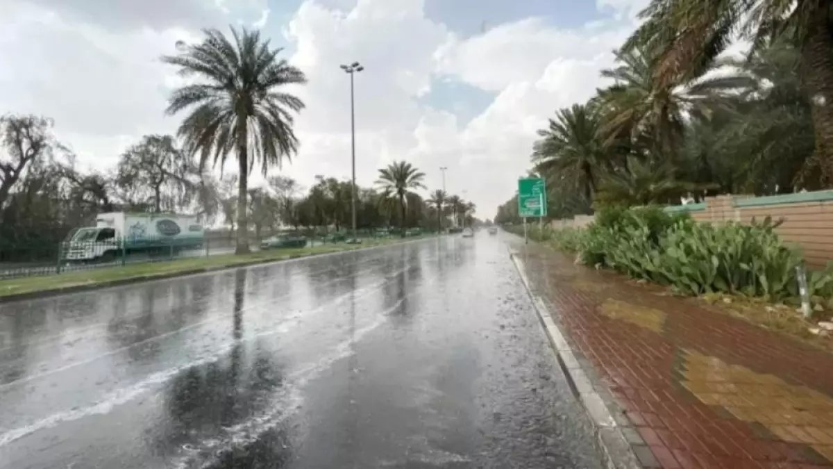 عاجل: عاصفة جوية تضرب 13 منطقة بالسعودية... أمطار رعدية ورياح تصل 60 كم وتحذيرات هامة!