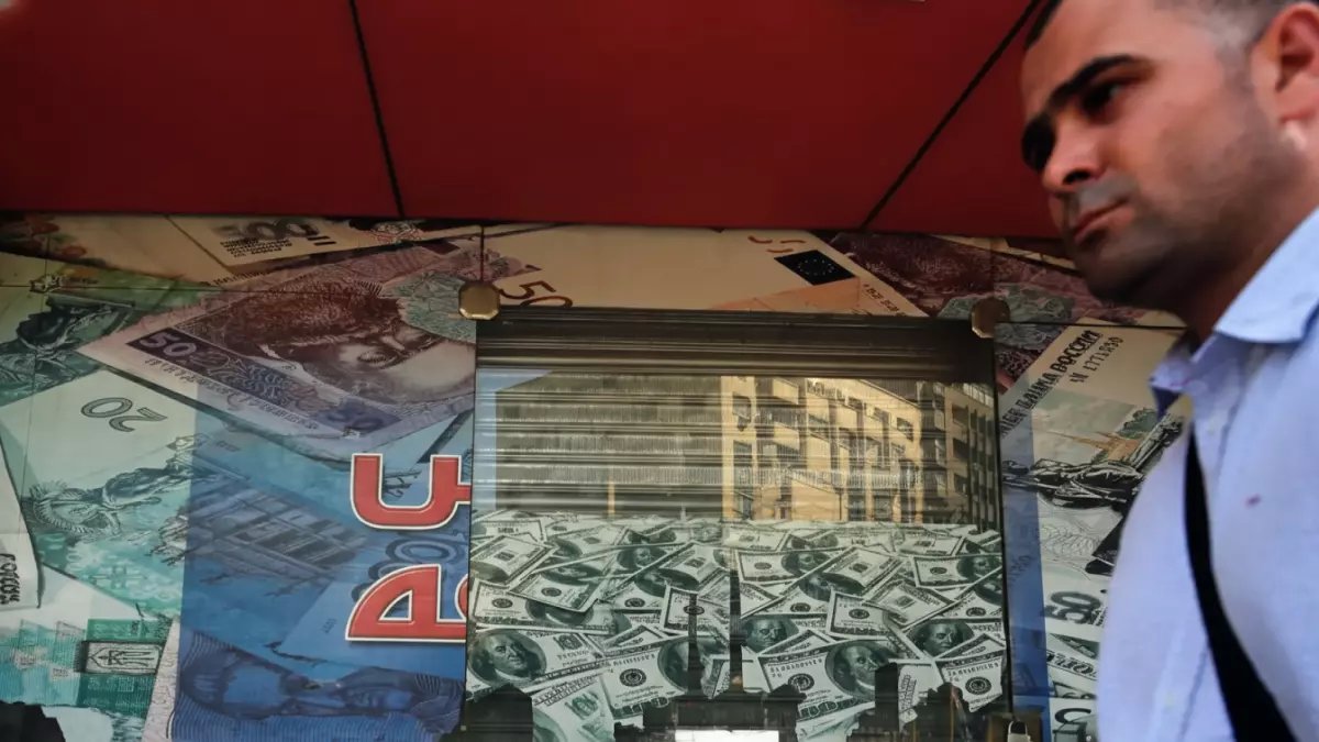 صادم: الدولار يحطم حاجز الـ 50 جنيه لأول مرة في تاريخ مصر… إليكم الأسعار الحقيقية في كل البنوك!