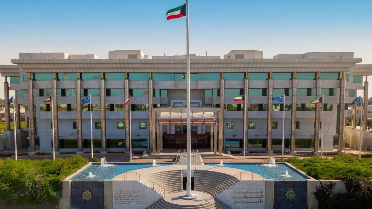 عاجل: الكويت تطلق قرارات ثورية للمقيمين والزوار... تمديد تلقائي مجاني لـ 3 أشهر بلا مراجعة!