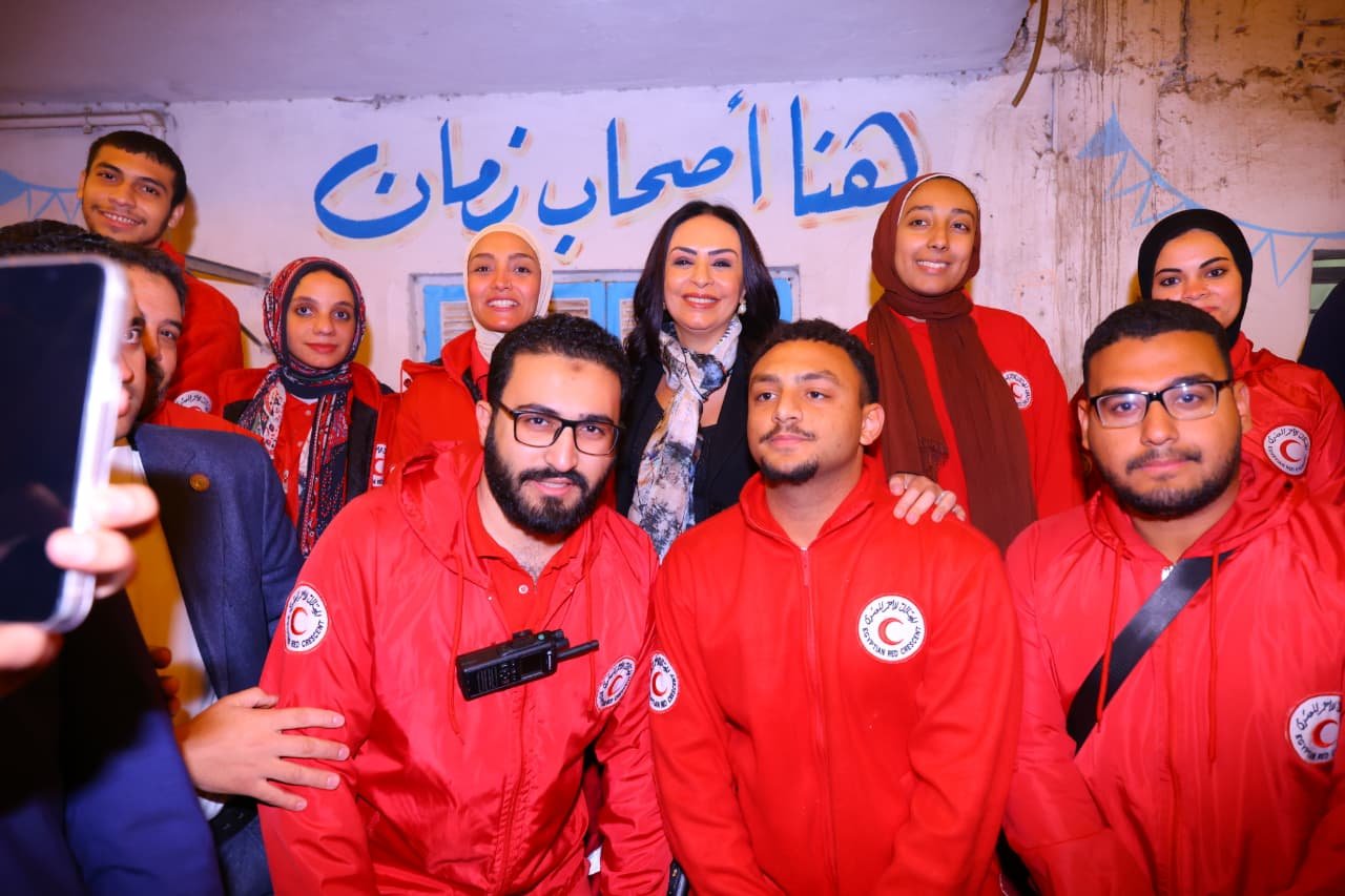 وزيرة التضامن مع فريق الهلال الأحمر