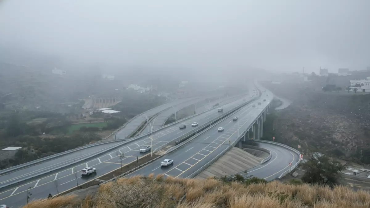 عاجل: عاصفة مطرية ضخمة تضرب 11 منطقة في السعودية خلال 5 أيام... رياح 60كم والسيول تهدد!