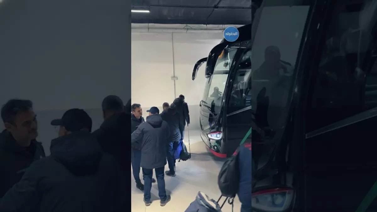 صادم: الخياطي يغادر على عكازين بعد إصابة مرعبة في الكلاسيكو... هل ينهي مسيرته؟