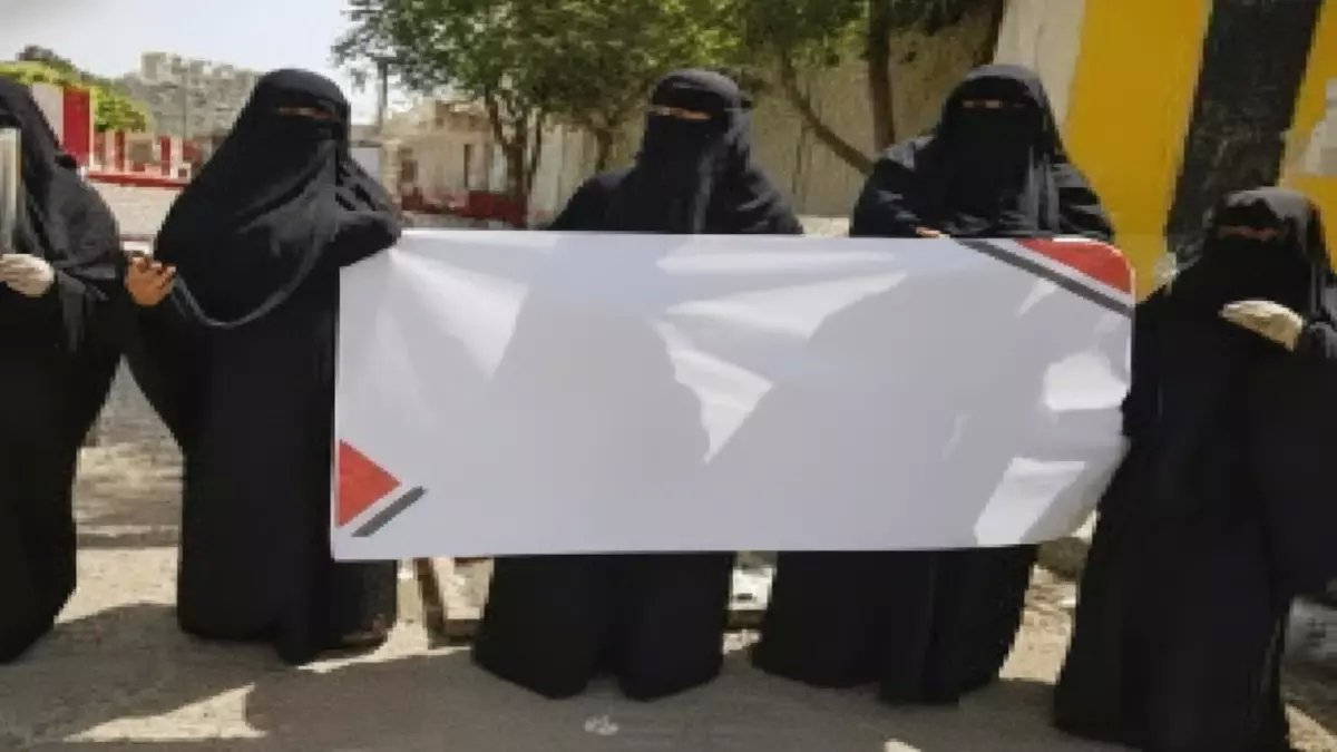 عاجل: أمهات المختطفين تفضح فضيحة القضاء في عدن... محكومون انتهت عقوباتهم ولا يزالون في السجون!