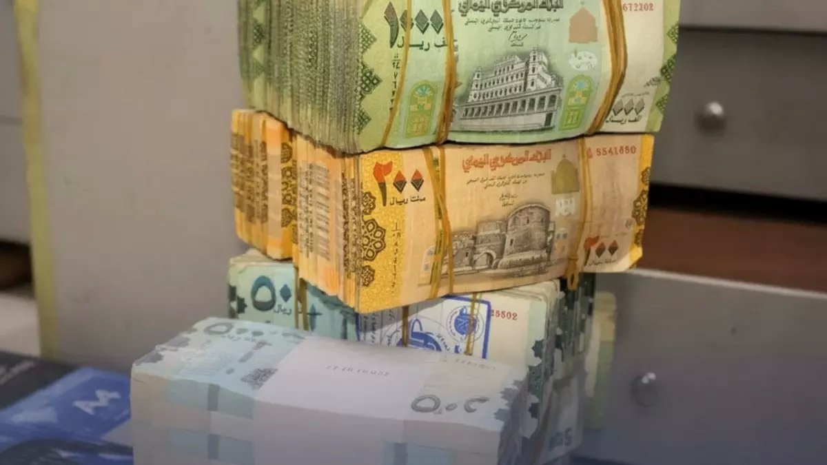 أخيراً: انتهت المعاناة! صرف راتبي نوفمبر وديسمبر للعسكريين في عدن بعد شهور من الانتظار المؤلم