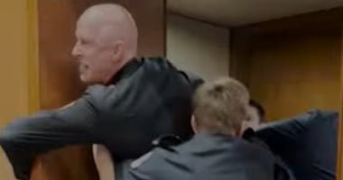 سحل جندى أمريكى سابق داخل الكونجرس بسبب حرب إيران.. فيديو