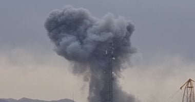 رويترز: دوي انفجارات متكررة في أبوظبي قرب مطار زايد الدولي