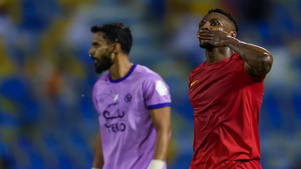 عاجل: مباراة حياة أو موت بين ضمك والرياض الليلة... هل ينقذ أحدهما نفسه من الهبوط؟