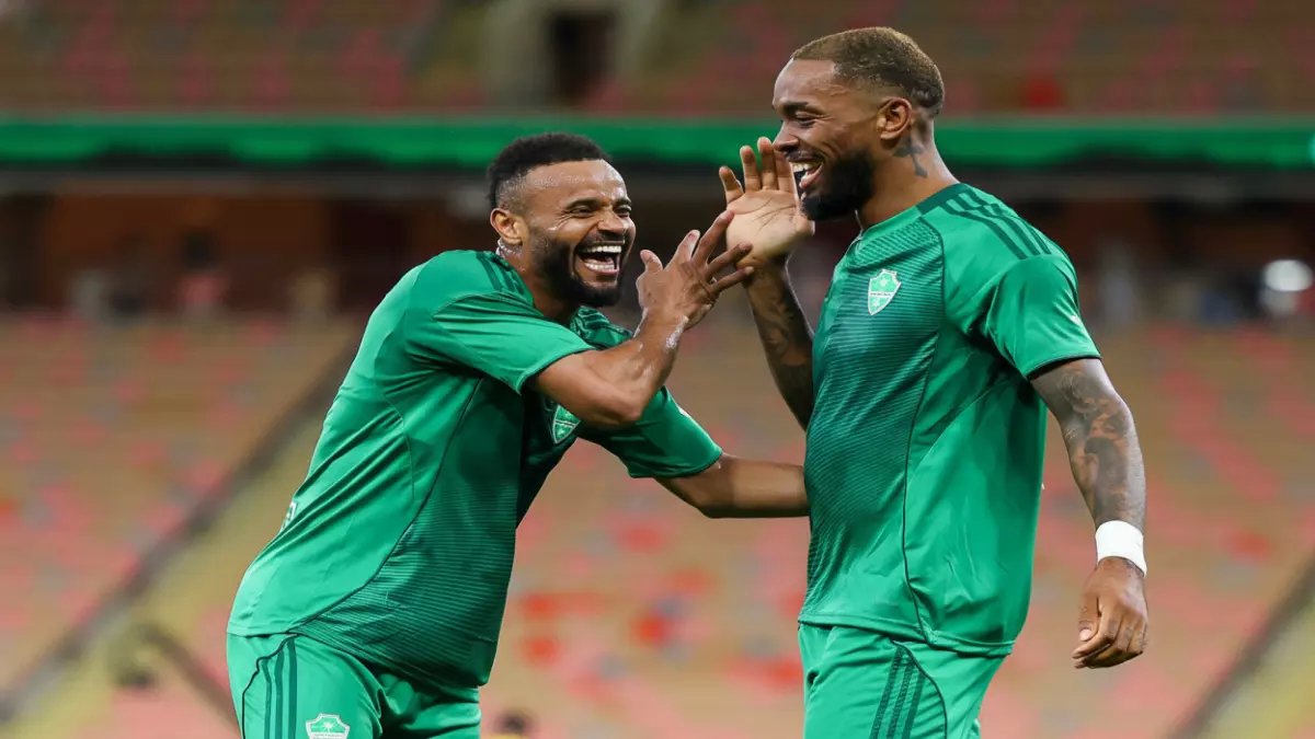 عاجل: أبو الشامات يفجر مفاجأة صادمة - يكشف وجهته المقبلة في حال الرحيل عن الأهلي... الهلال أم الاتحاد؟