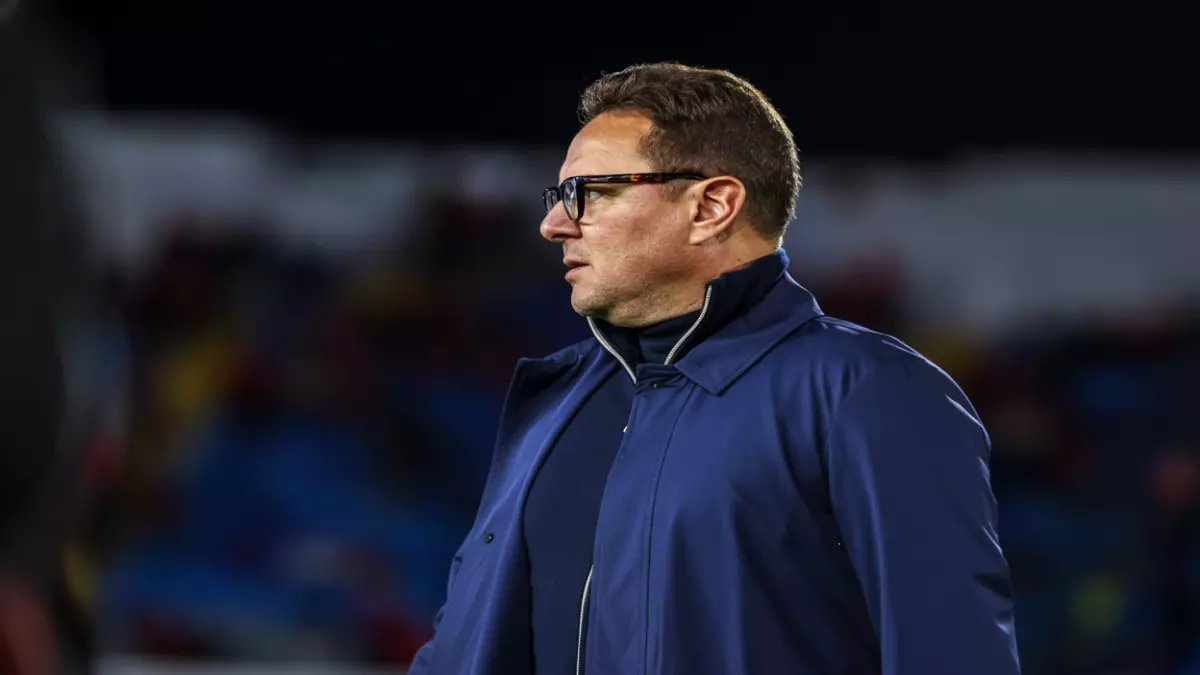 عاجل: مدرب الرياض ينهار أمام الكاميرات ويعتذر بحرقة… "استقبلنا أهدافاً سهلة جداً"!